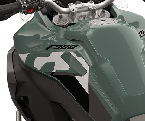 The side panels of the F 900 GS Adventure from BMW Motorrad with a large 23 l tank