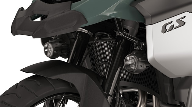 The additional headlight of the F 900 GS Adventure from BMW Motorrad