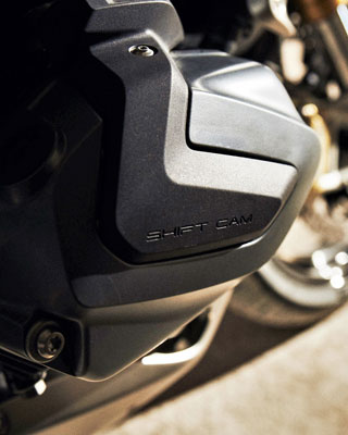 BMW R 1250 R in Stye Sport with the tank in focus
