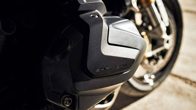 BMW R 1250 R in Stye Sport with the tank in focus